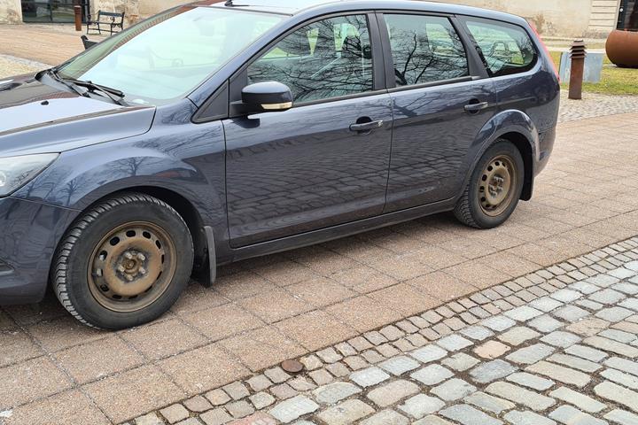 Grå Ford Focus fra 2010