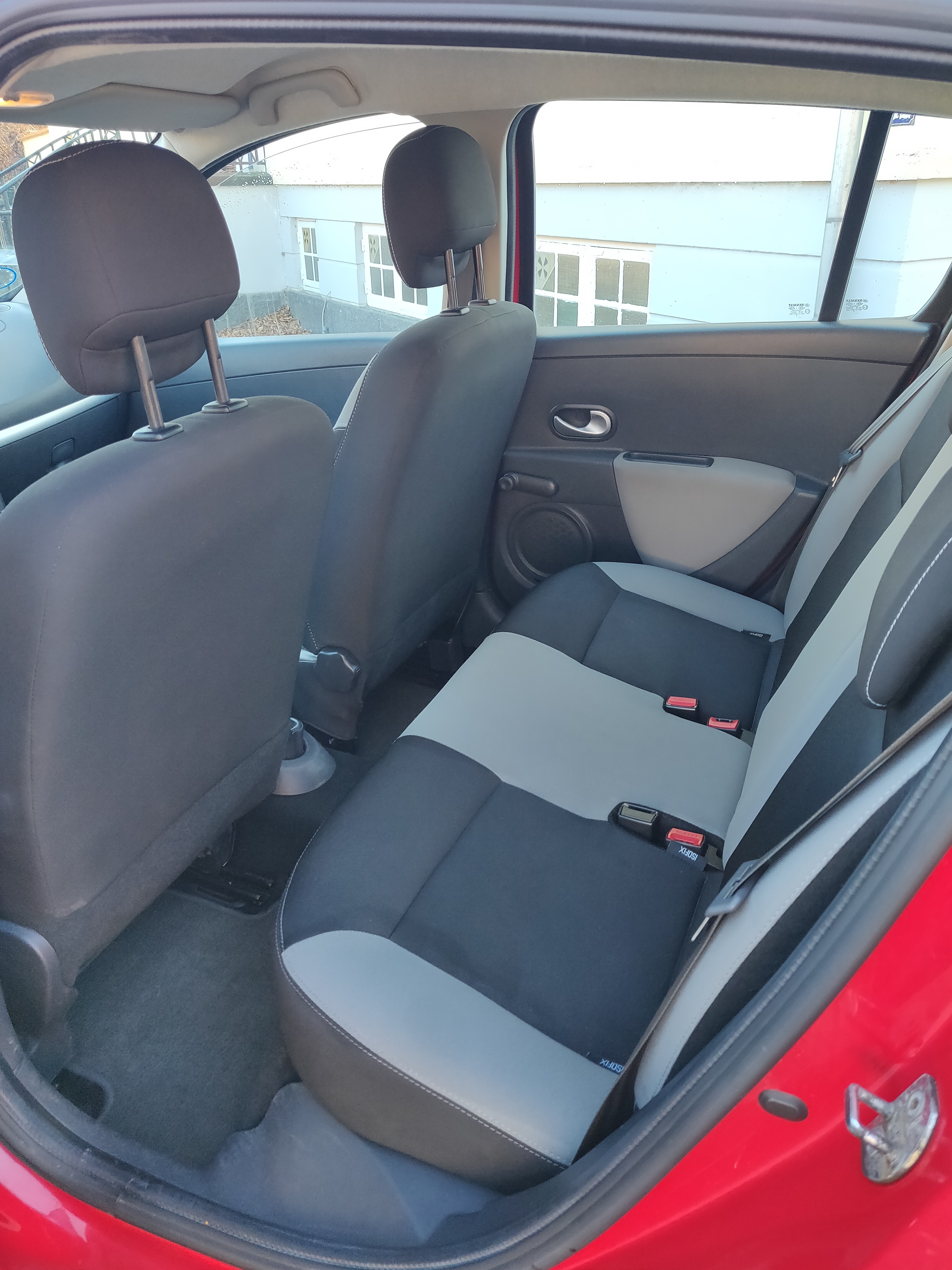 Rød Renault Clio fra 2012