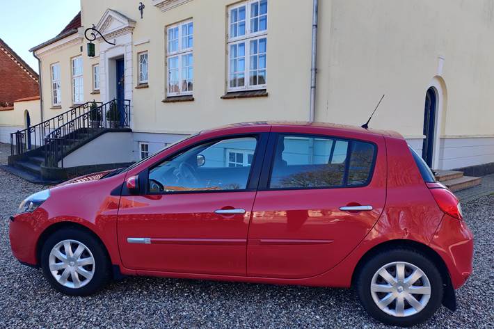 Rød Renault Clio fra 2012