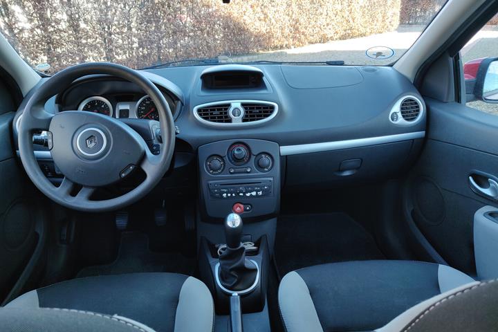 Rød Renault Clio fra 2012