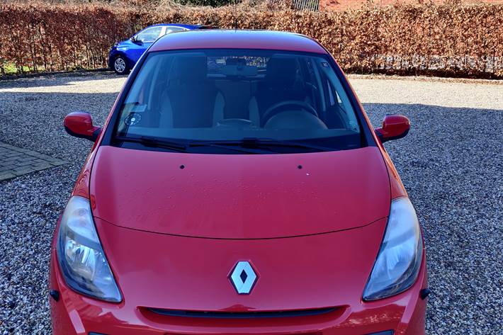 Rød Renault Clio fra 2012
