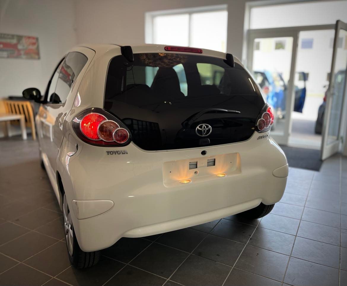 Hvid Toyota Aygo fra 2012