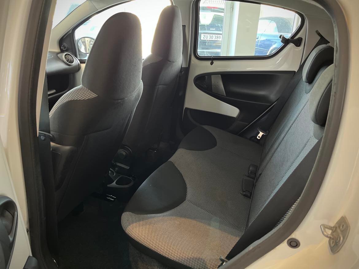 Hvid Toyota Aygo fra 2012
