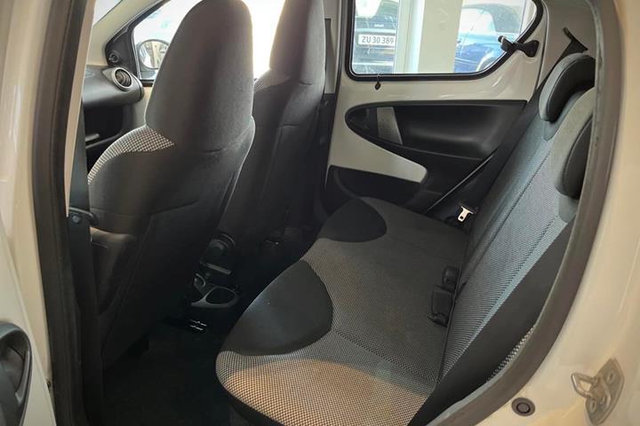 Hvid Toyota Aygo fra 2012