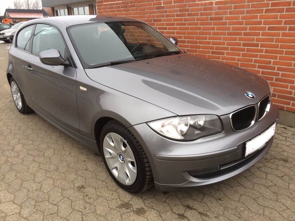 Grå BMW 116d fra 2011
