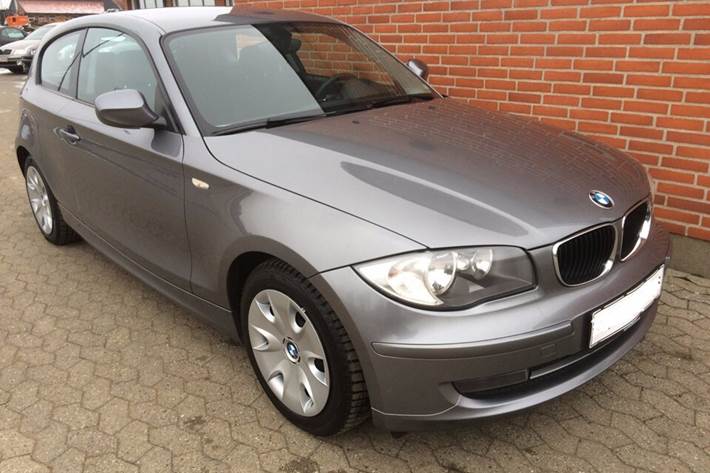 Grå BMW 116d fra 2011