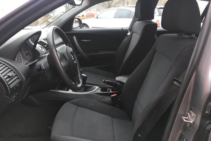 Grå BMW 116d fra 2011