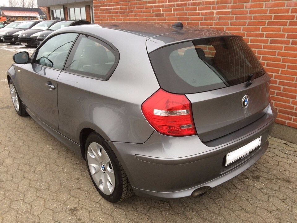 Grå BMW 116d fra 2011