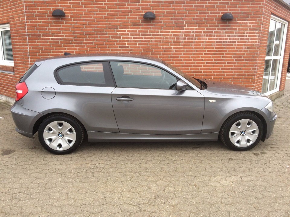 Grå BMW 116d fra 2011