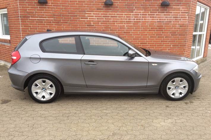 Grå BMW 116d fra 2011