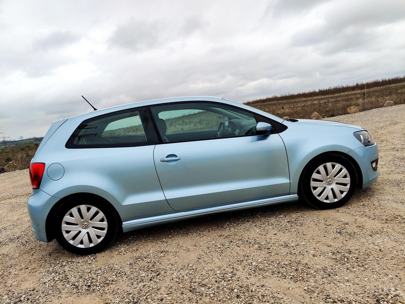 Blå VW Polo fra 2010