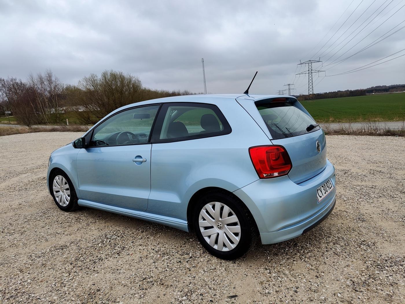 Blå VW Polo fra 2010
