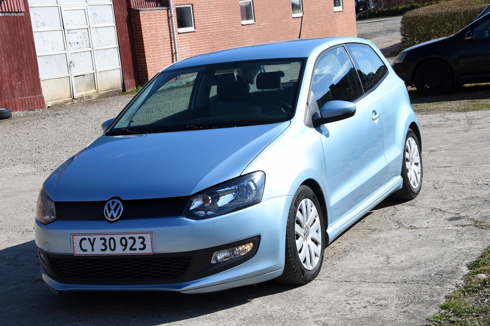 Blå VW Polo fra 2010