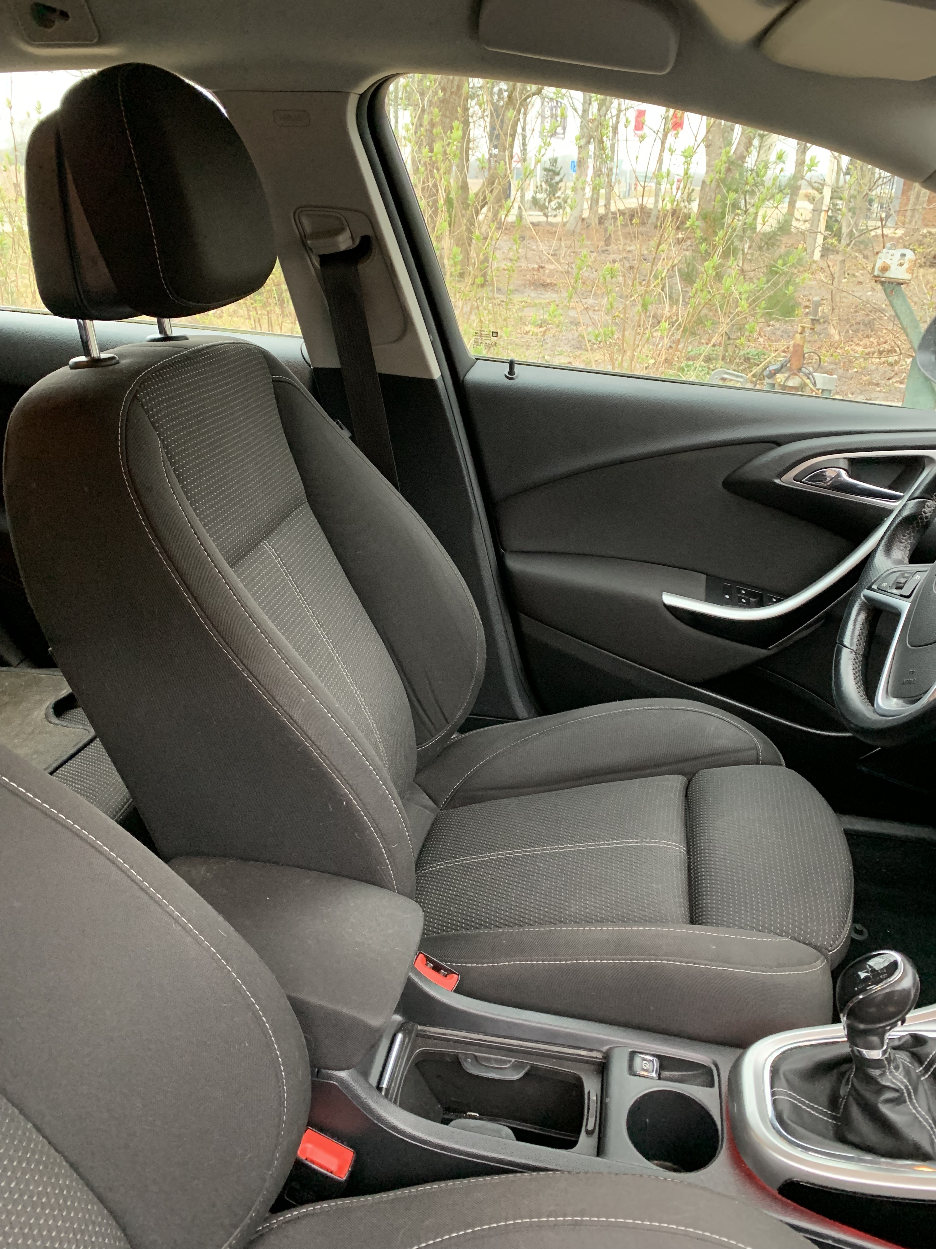Sølv Opel Astra fra 2012