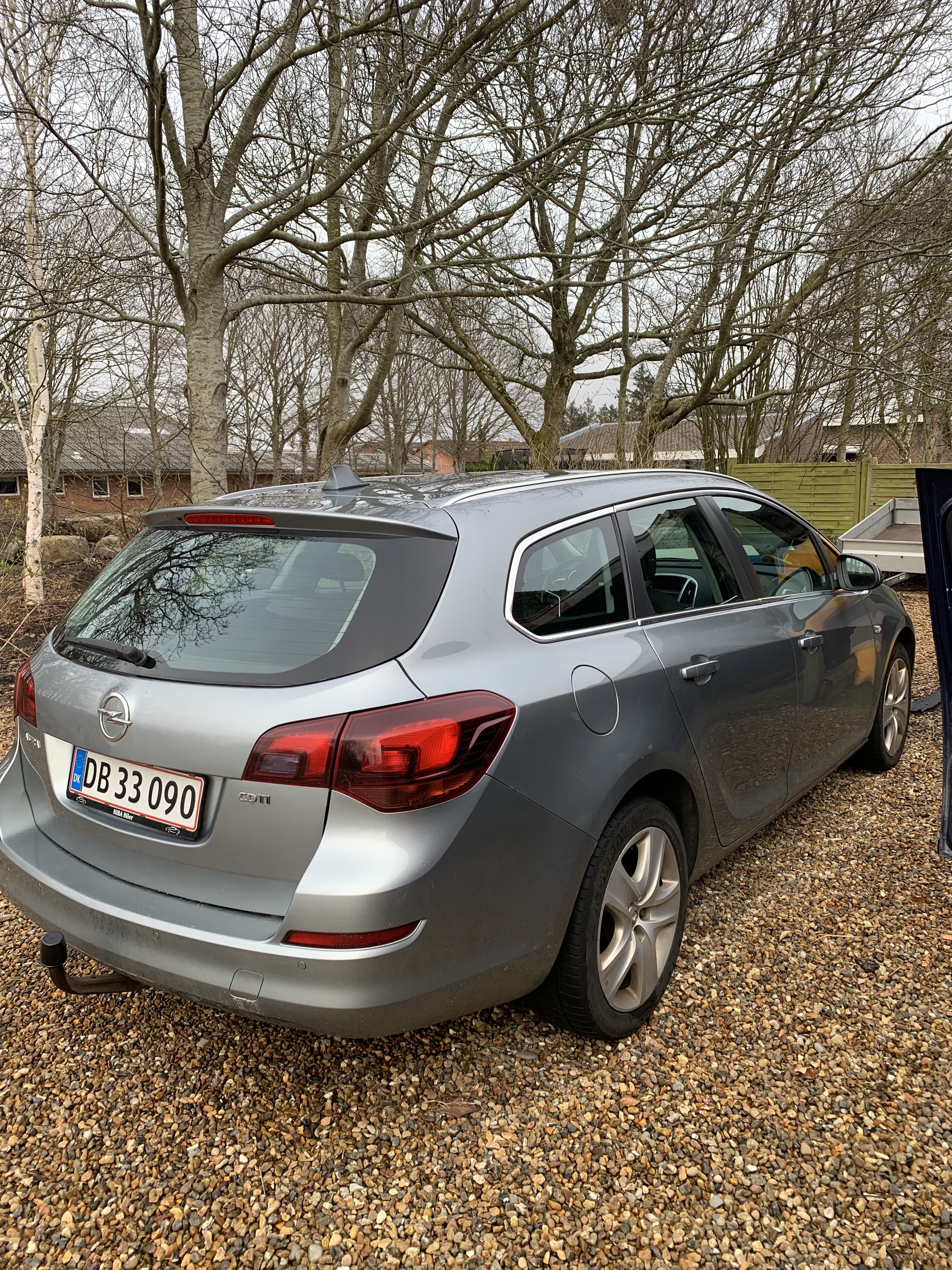 Sølv Opel Astra fra 2012