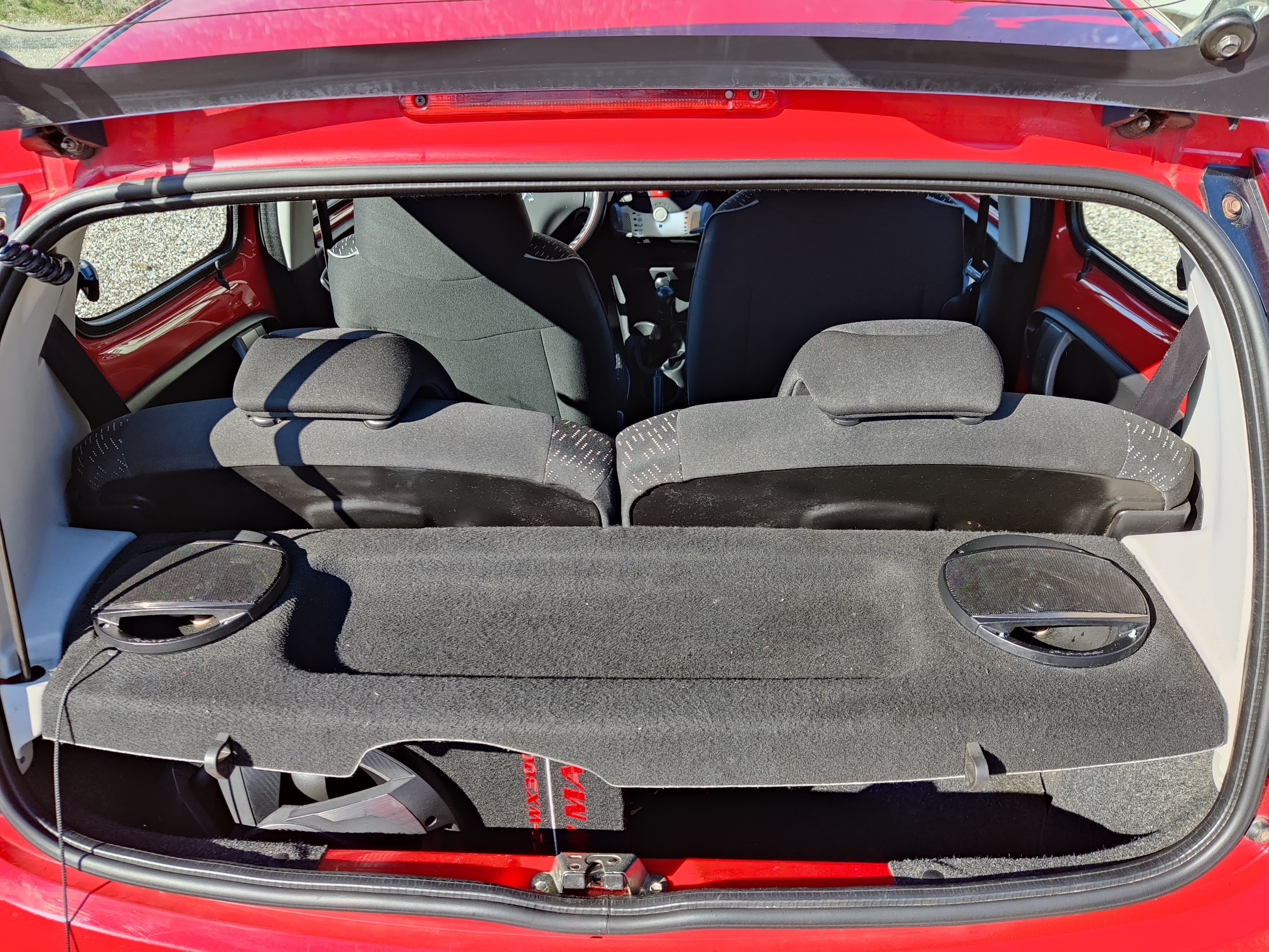 Rød Peugeot 107 fra 2007