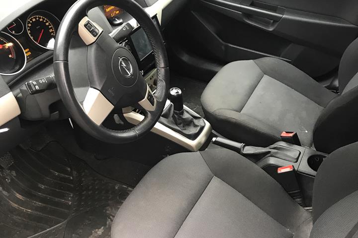 Sort Opel Astra fra 2008