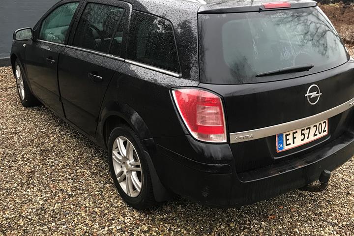Sort Opel Astra fra 2008