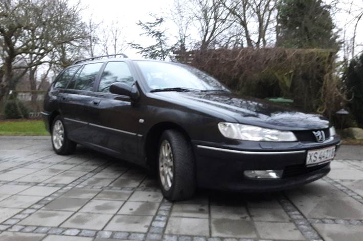 Sort Peugeot 406 fra 2003