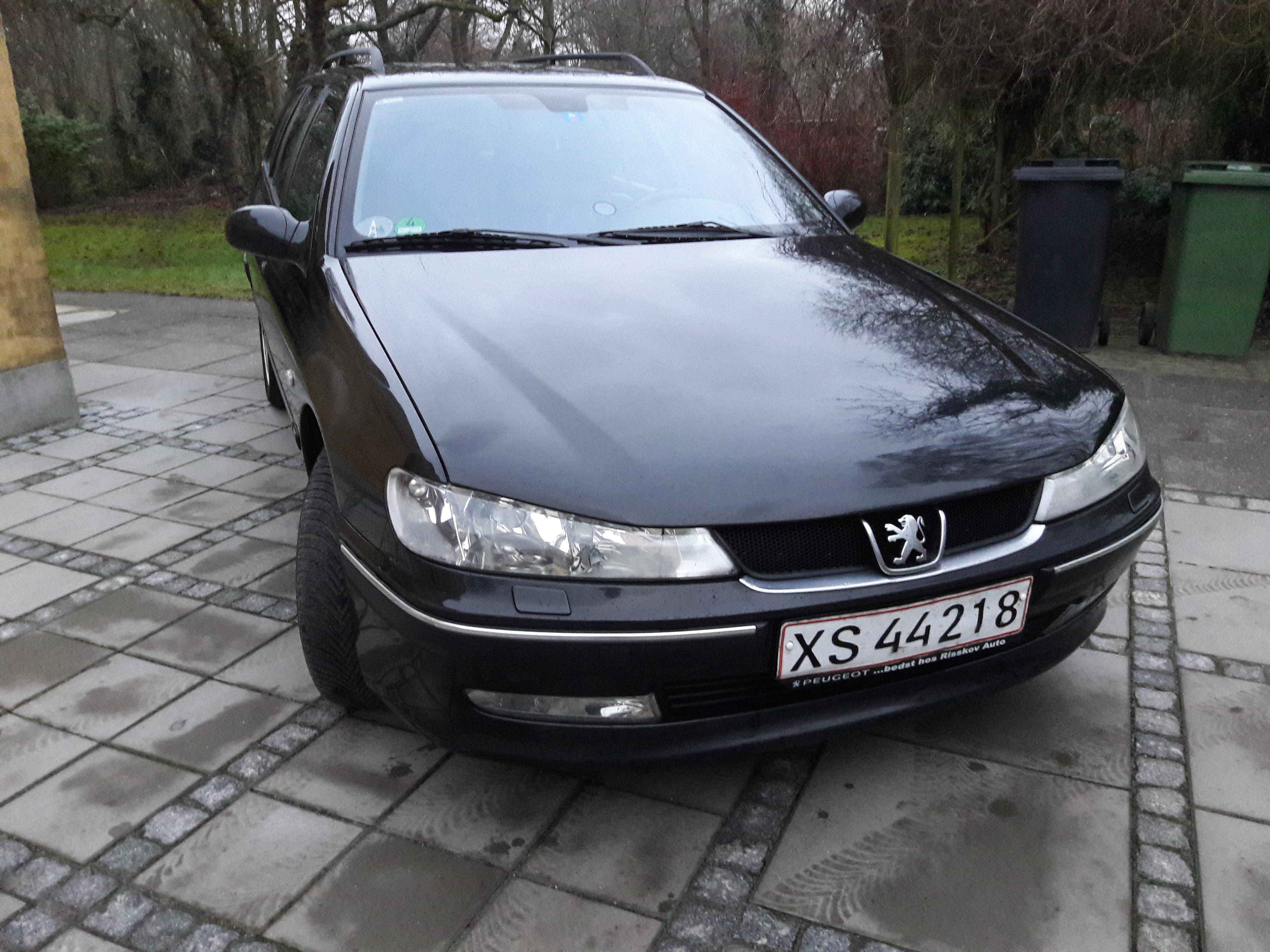 Sort Peugeot 406 fra 2003