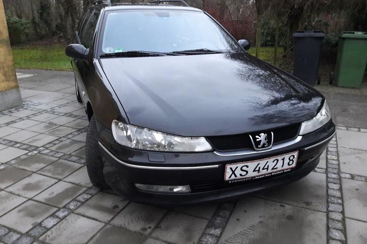 Sort Peugeot 406 fra 2003
