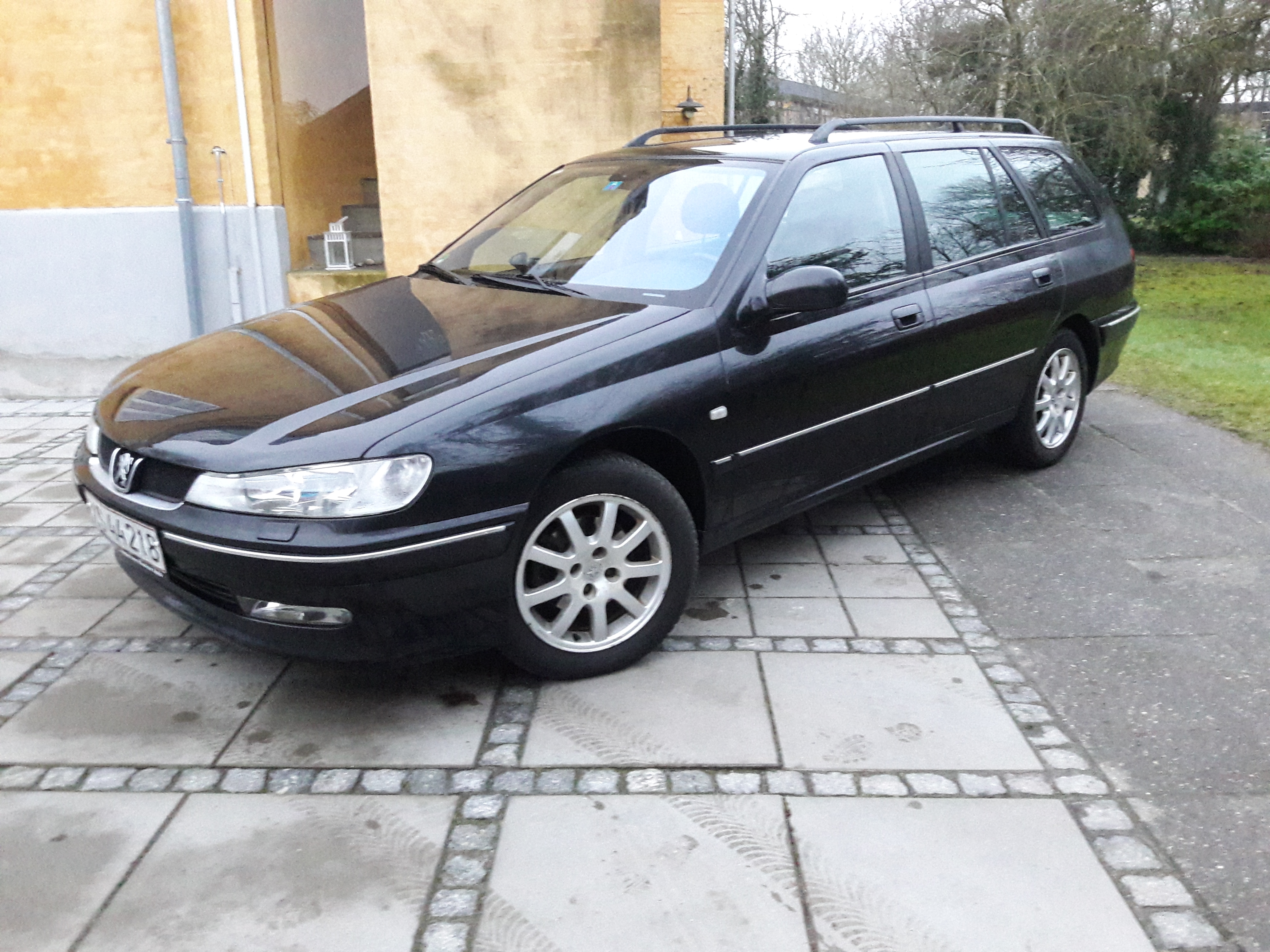 Sort Peugeot 406 fra 2003