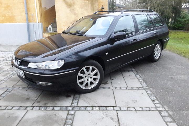 Sort Peugeot 406 fra 2003
