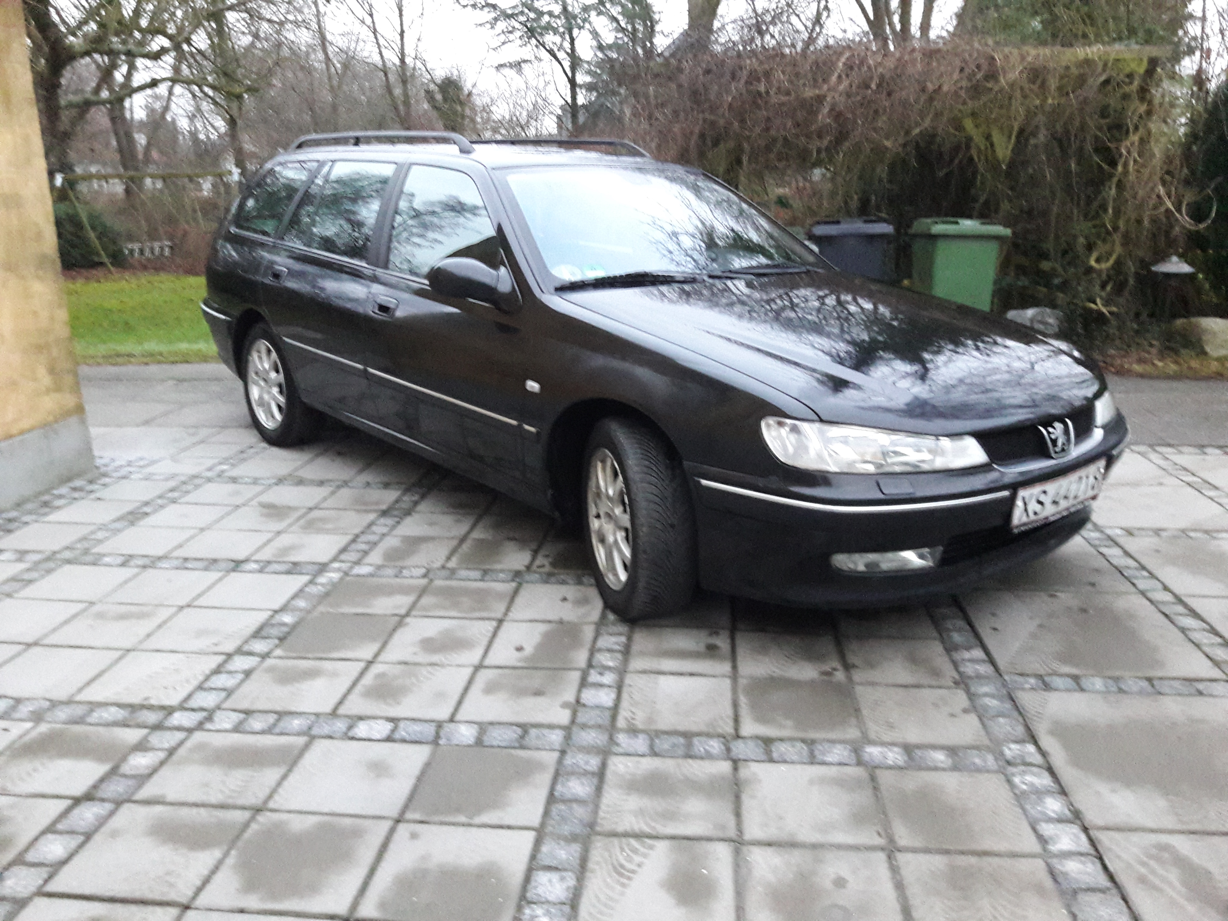 Sort Peugeot 406 fra 2003