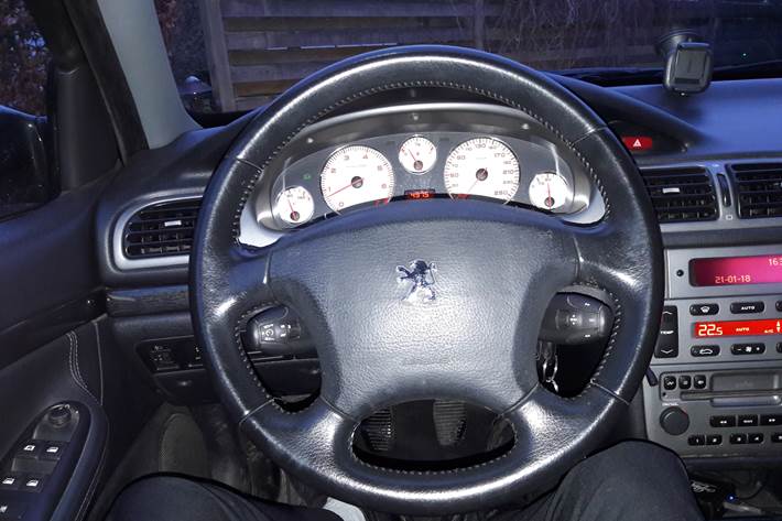 Sort Peugeot 406 fra 2003