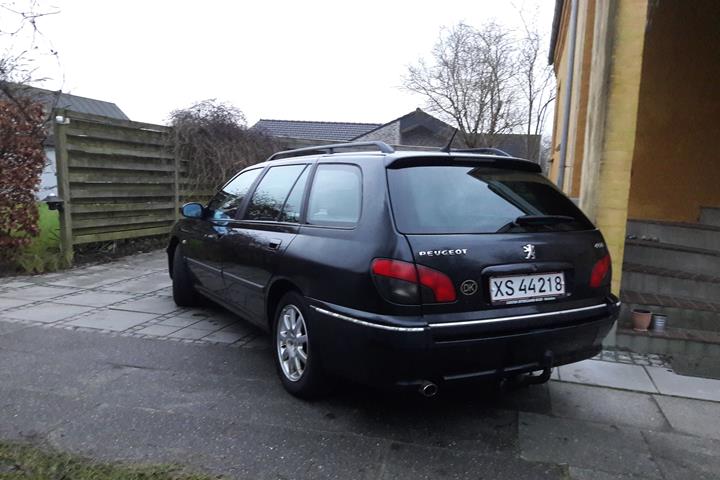 Sort Peugeot 406 fra 2003