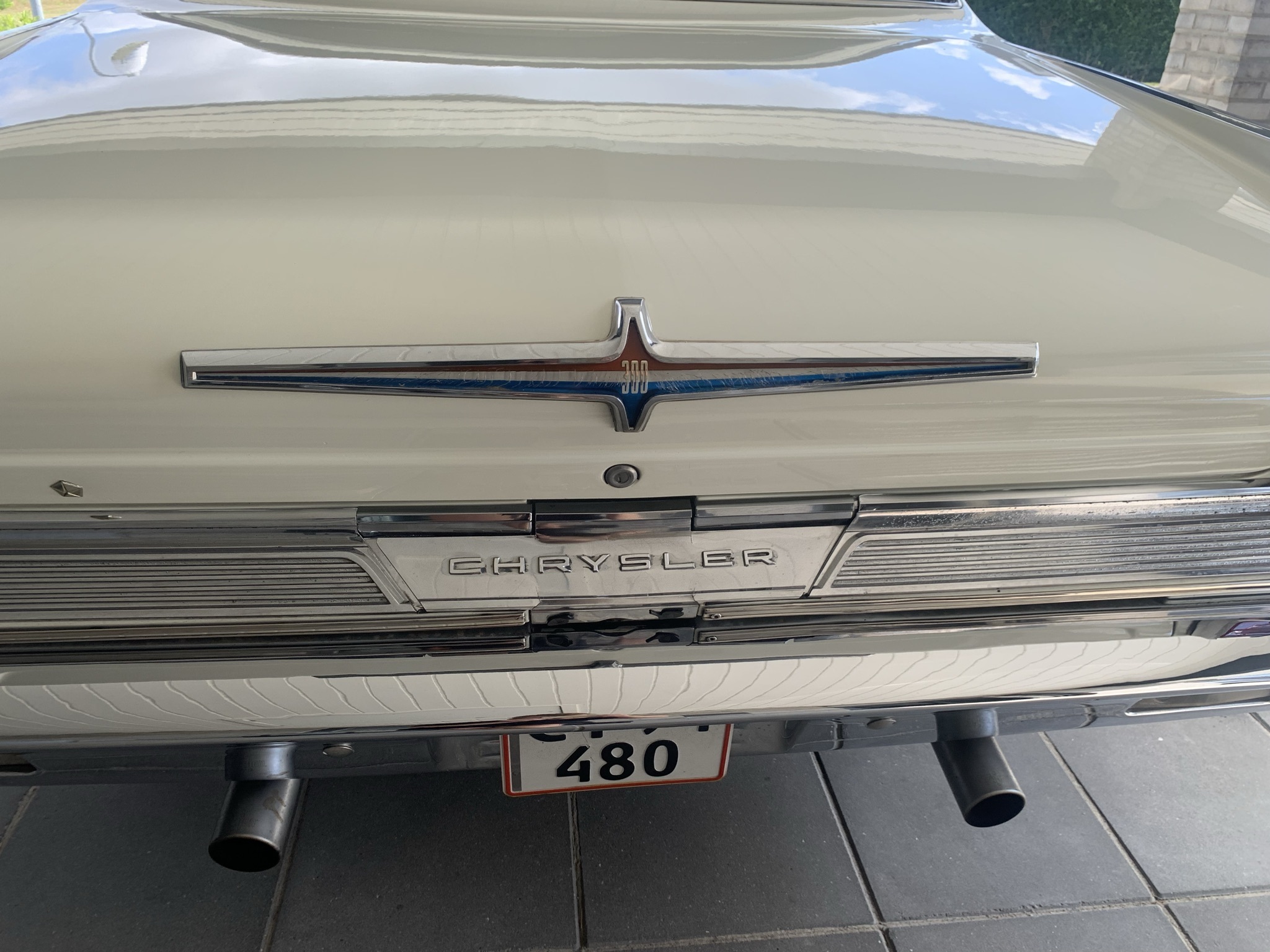 Hvid Chrysler 300 fra 1964