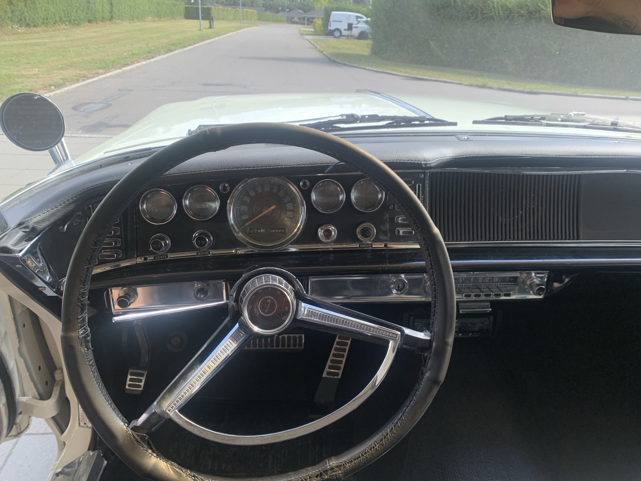 Hvid Chrysler 300 fra 1964