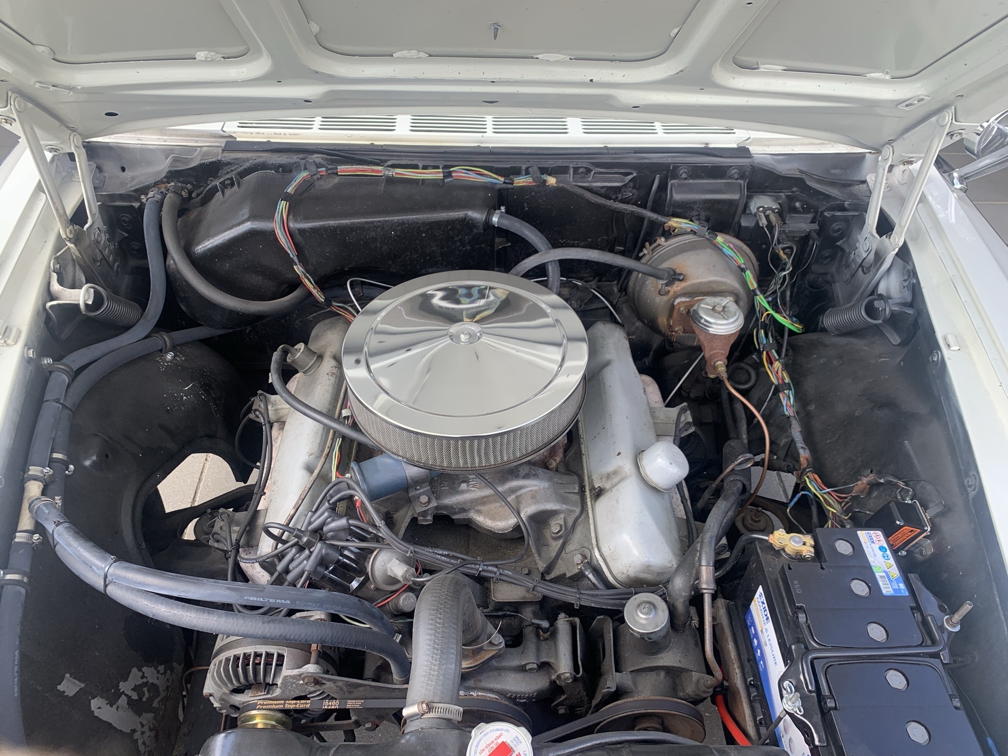 Hvid Chrysler 300 fra 1964