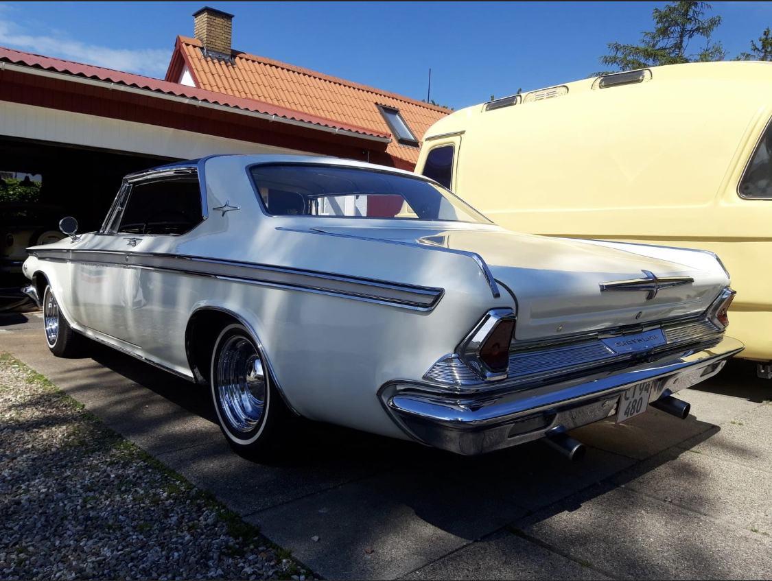 Hvid Chrysler 300 fra 1964