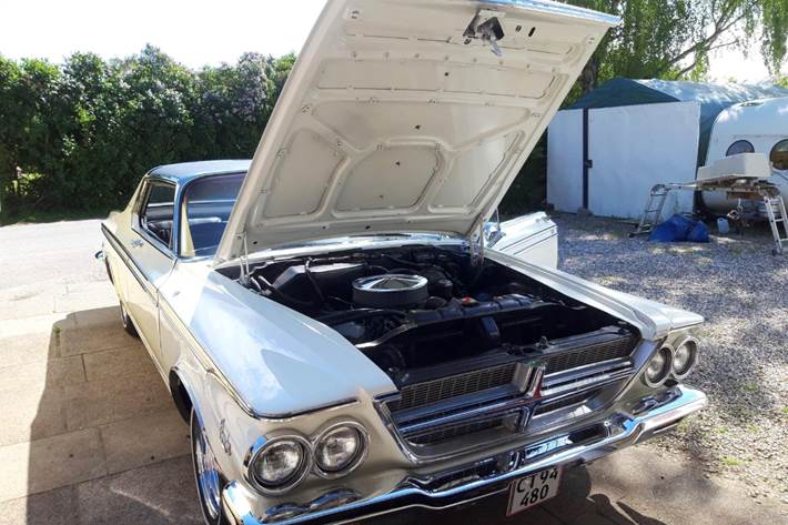 Hvid Chrysler 300 fra 1964