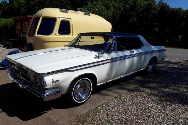 Hvid Chrysler 300 fra 1964