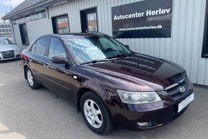 Grå Hyundai Sonata fra 2006