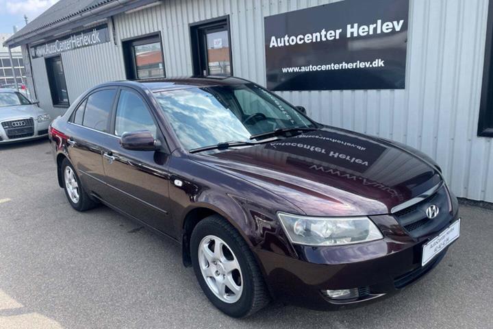 Grå Hyundai Sonata fra 2006