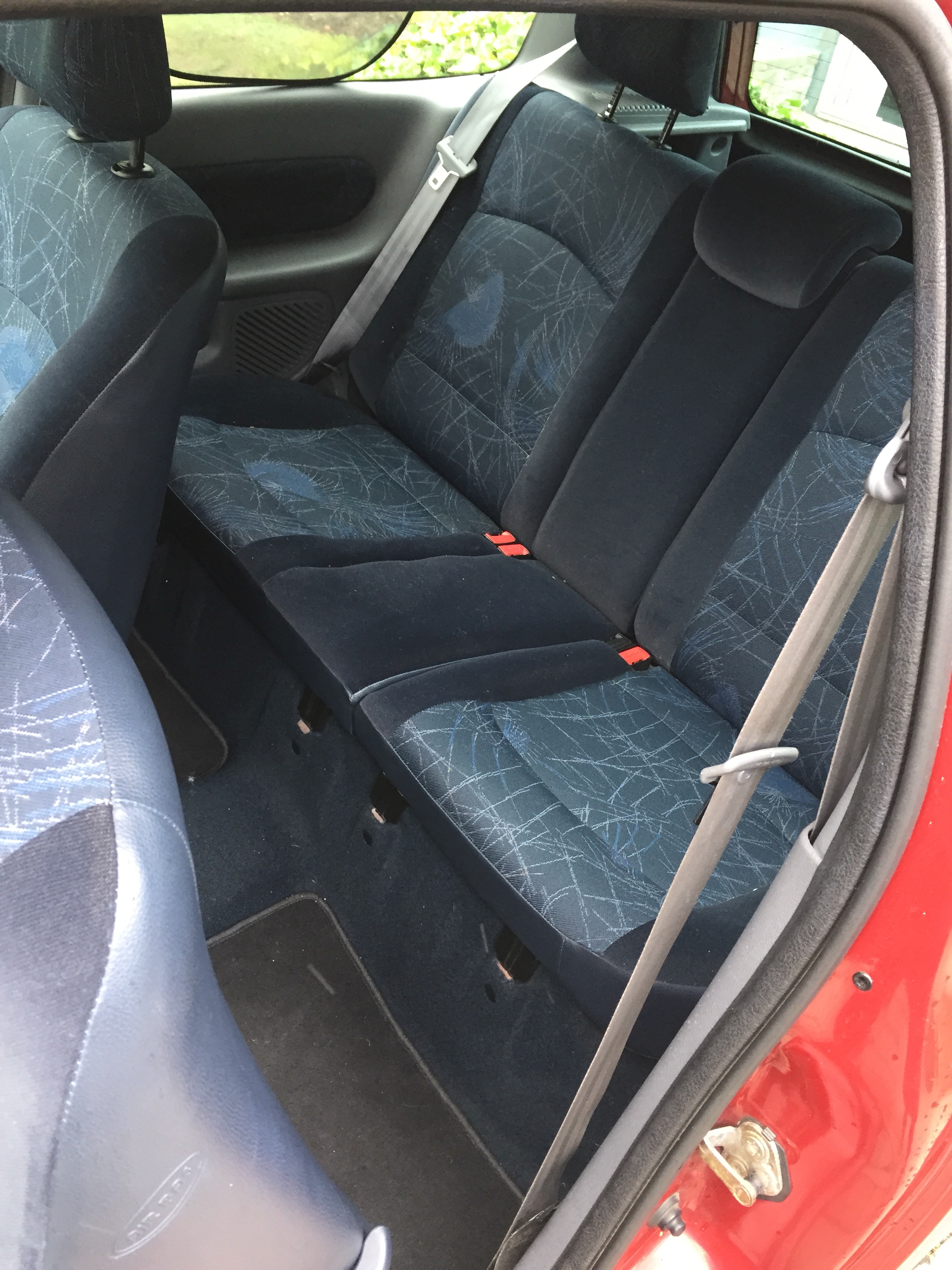 Rød Renault Clio fra 2001