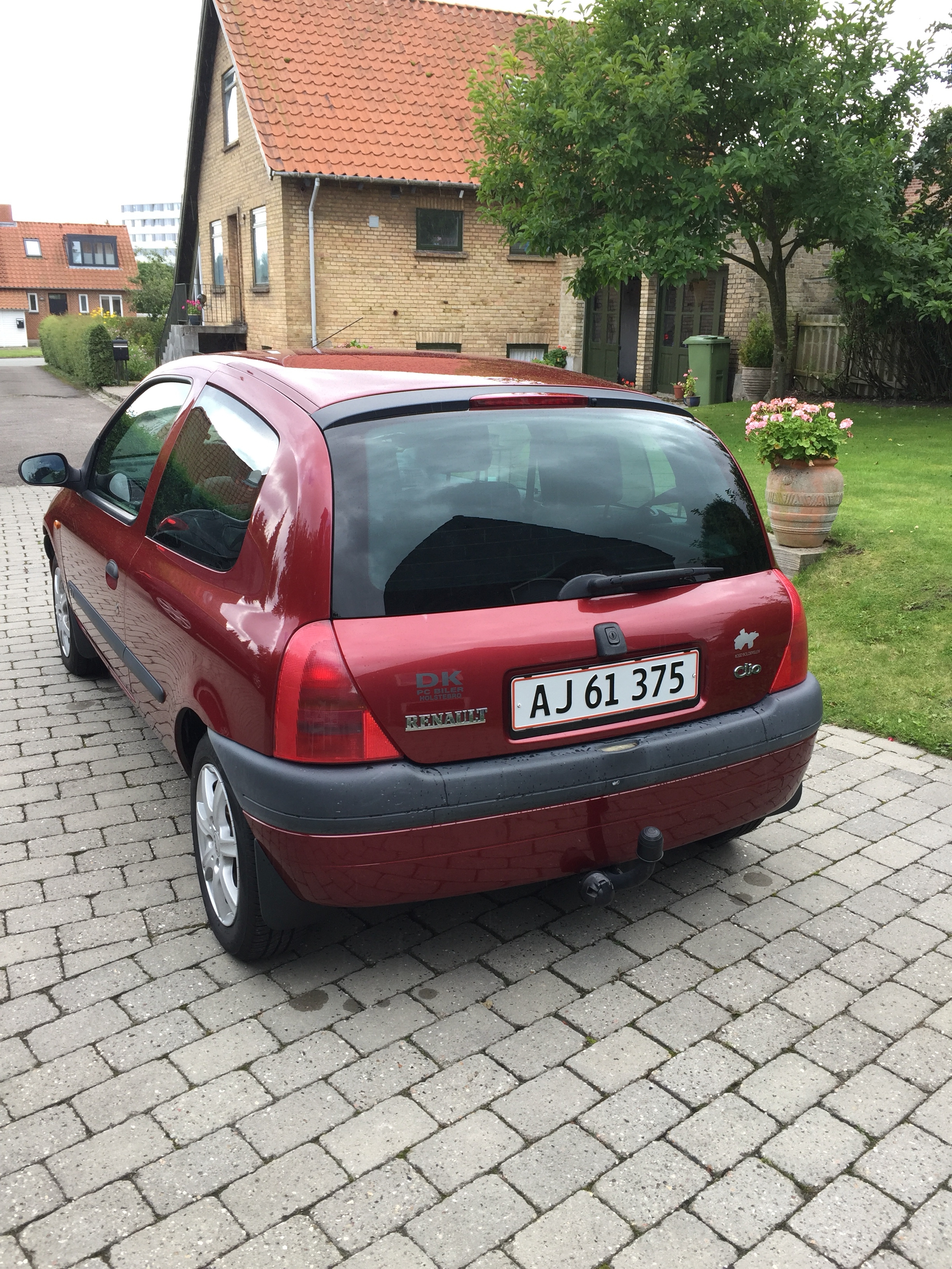 Rød Renault Clio fra 2001