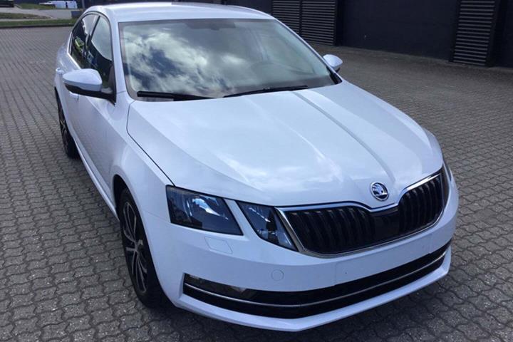 Hvid Skoda Octavia fra 2018