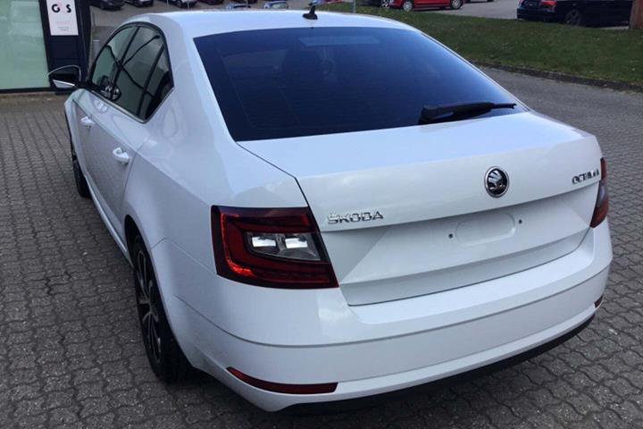 Hvid Skoda Octavia fra 2018