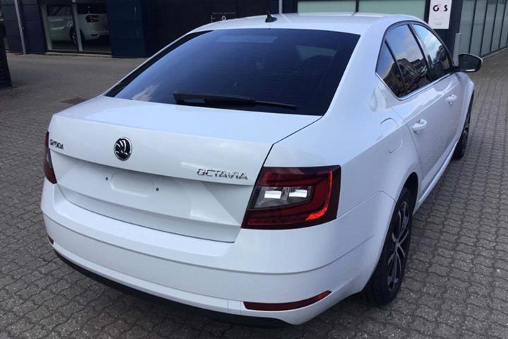 Hvid Skoda Octavia fra 2018