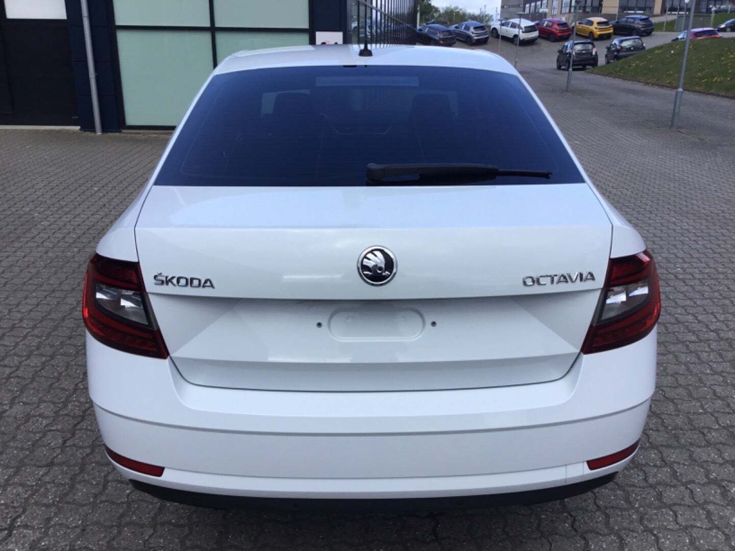 Hvid Skoda Octavia fra 2018