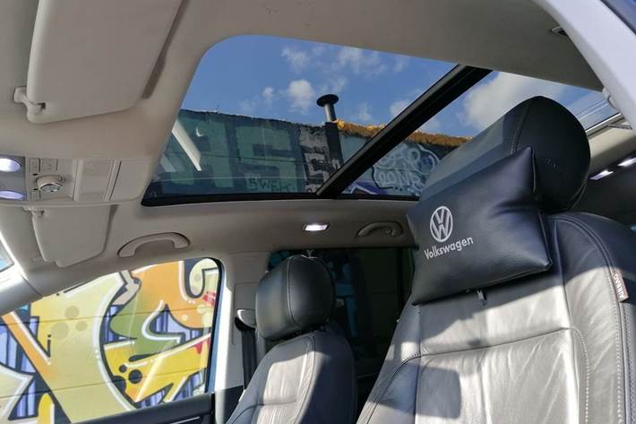 Blå VW Touran fra 2010