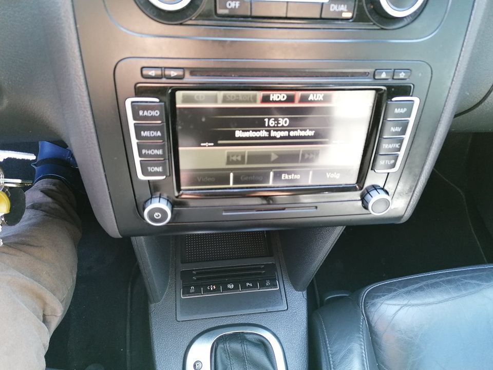 Blå VW Touran fra 2010