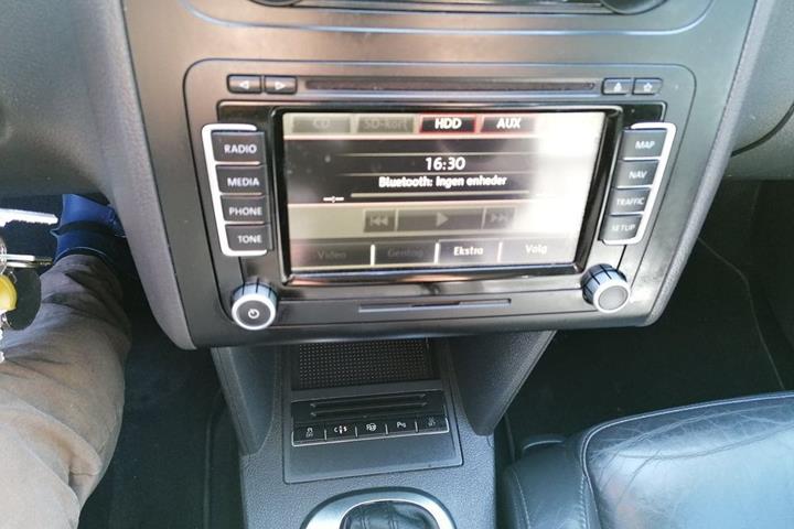 Blå VW Touran fra 2010