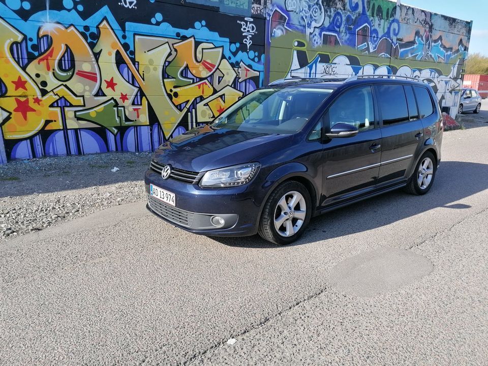 Blå VW Touran fra 2010