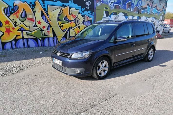 Blå VW Touran fra 2010
