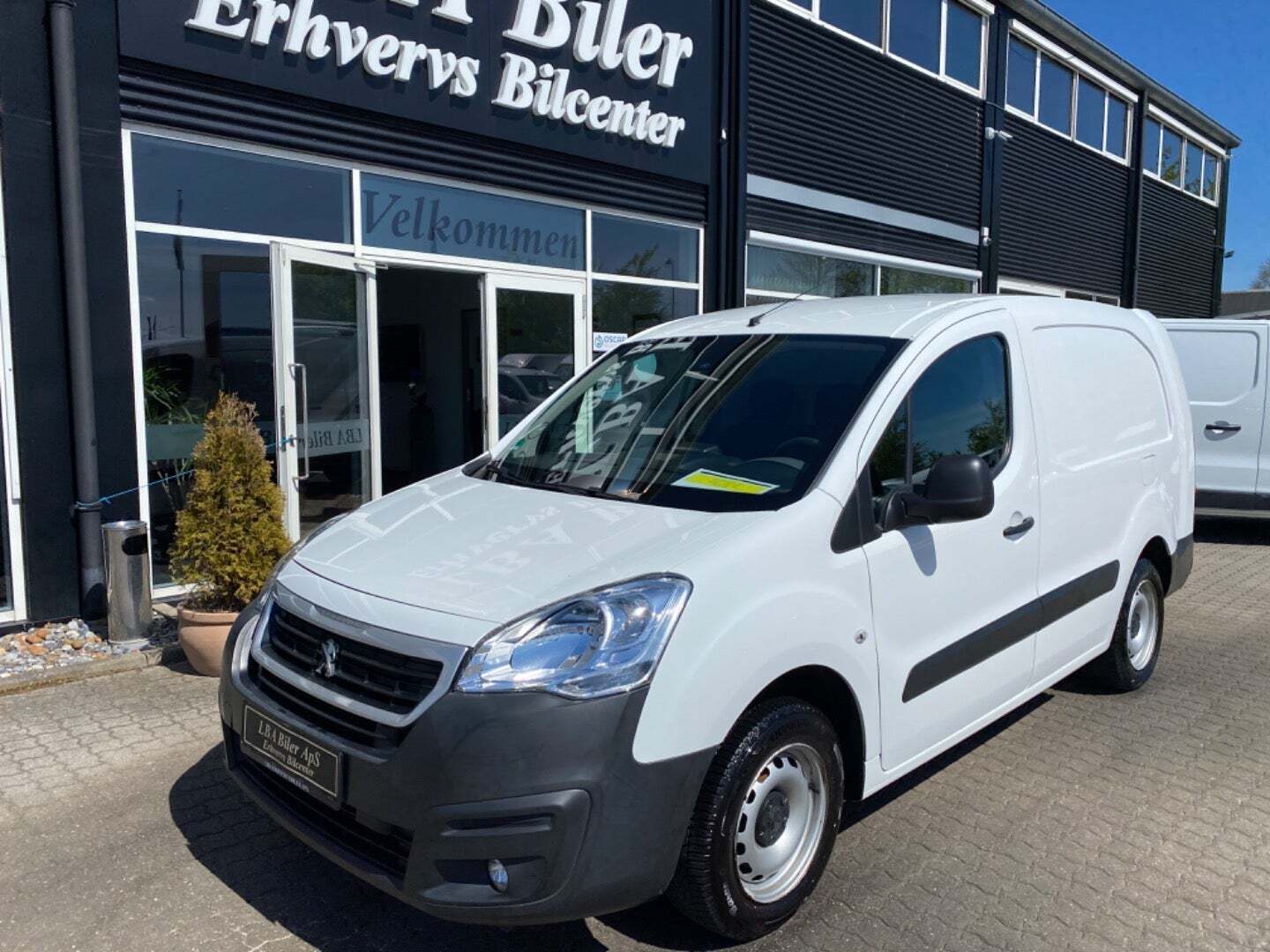Hvid Peugeot Partner fra 2017